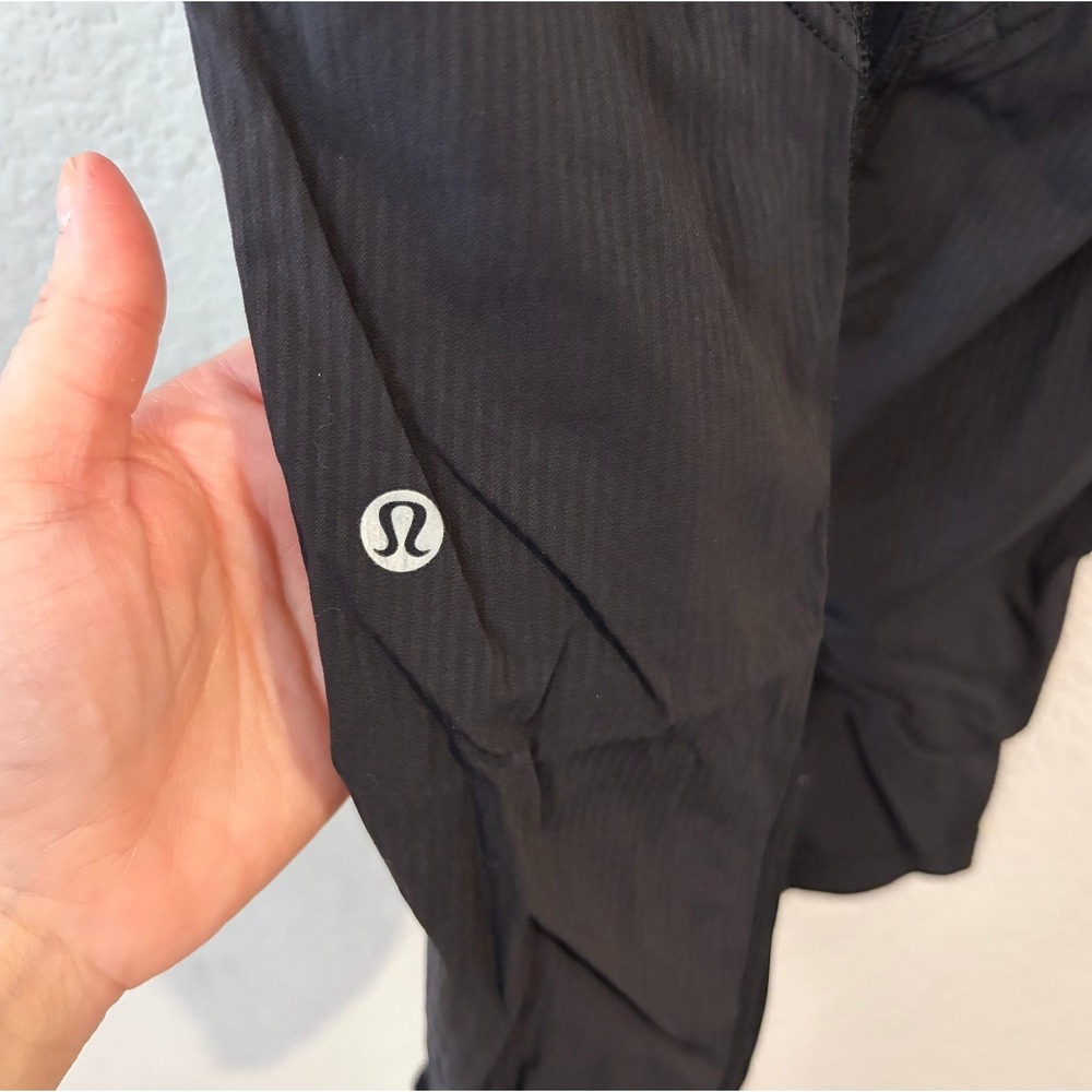 Lululemon Beyond the Studio Crop Black Joggers High Rise SIZE 0 - Picture 7 of 9